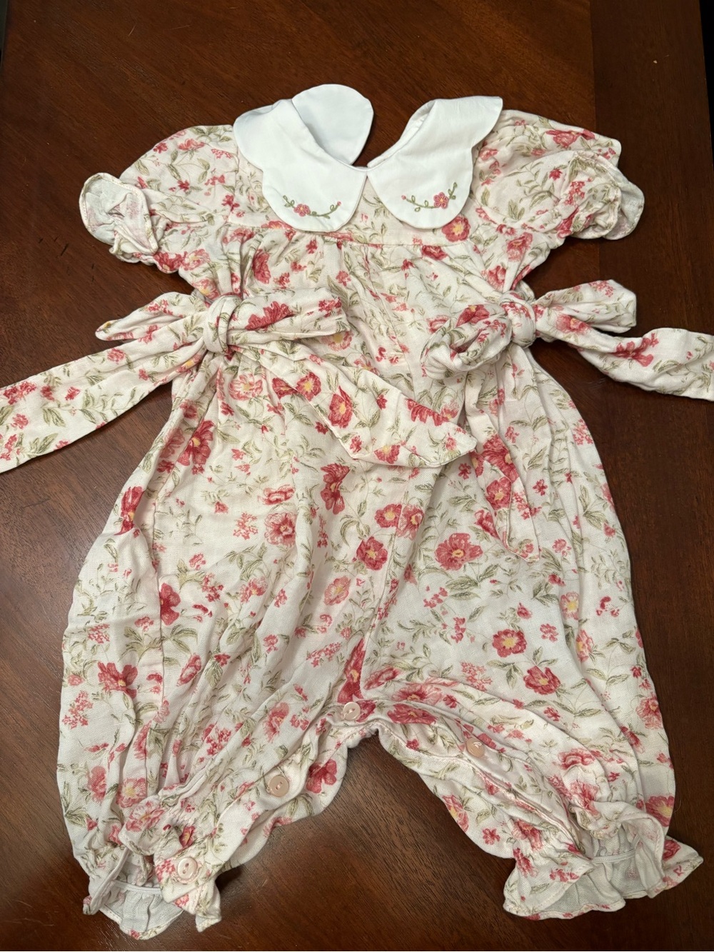 Edgehill Collection Floral Peter Pan Collar One-Piece in White & Pink